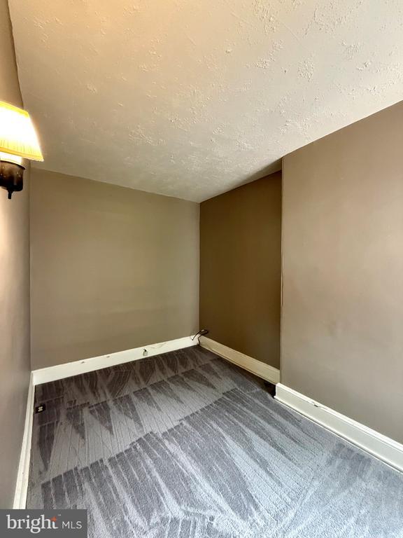 Building Photo - 924 Lovering Ave