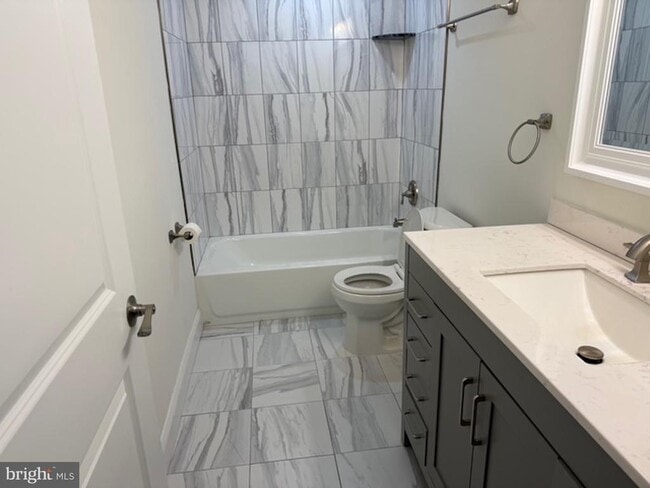 Building Photo - 6409 63rd Pl