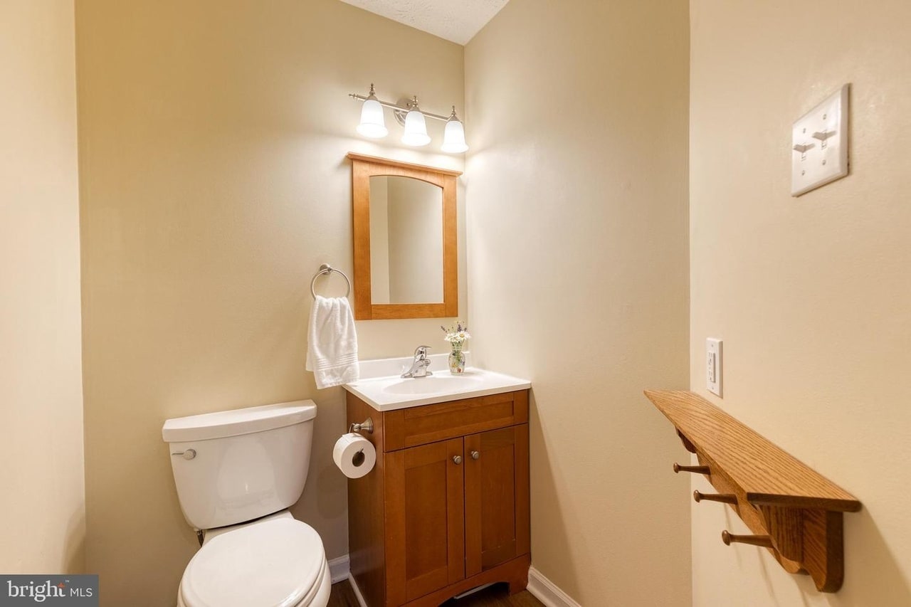 Half bath - 5915 Autumn Spell