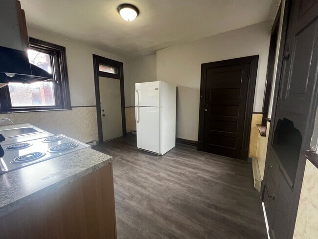 Building Photo - 1203 Reddour St