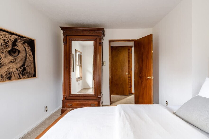 Building Photo - 1200 SW 20th Ave