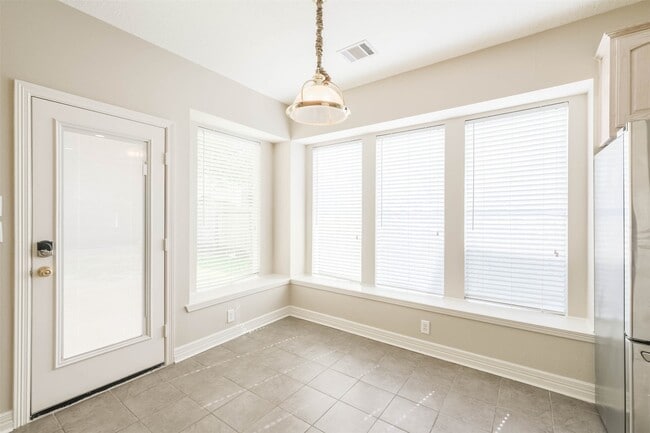 Building Photo - 5911 Brook Bend Dr