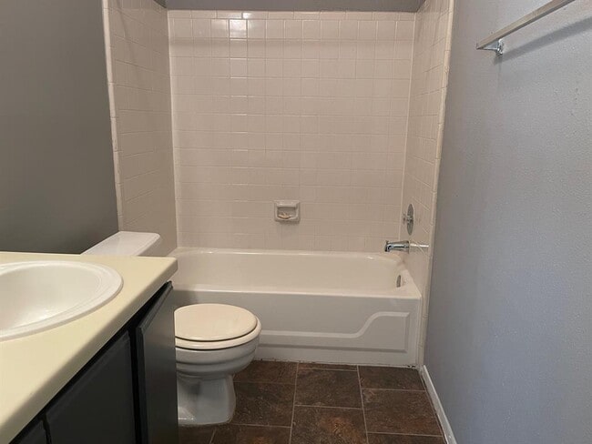 Building Photo - 2204 Millstone Dr