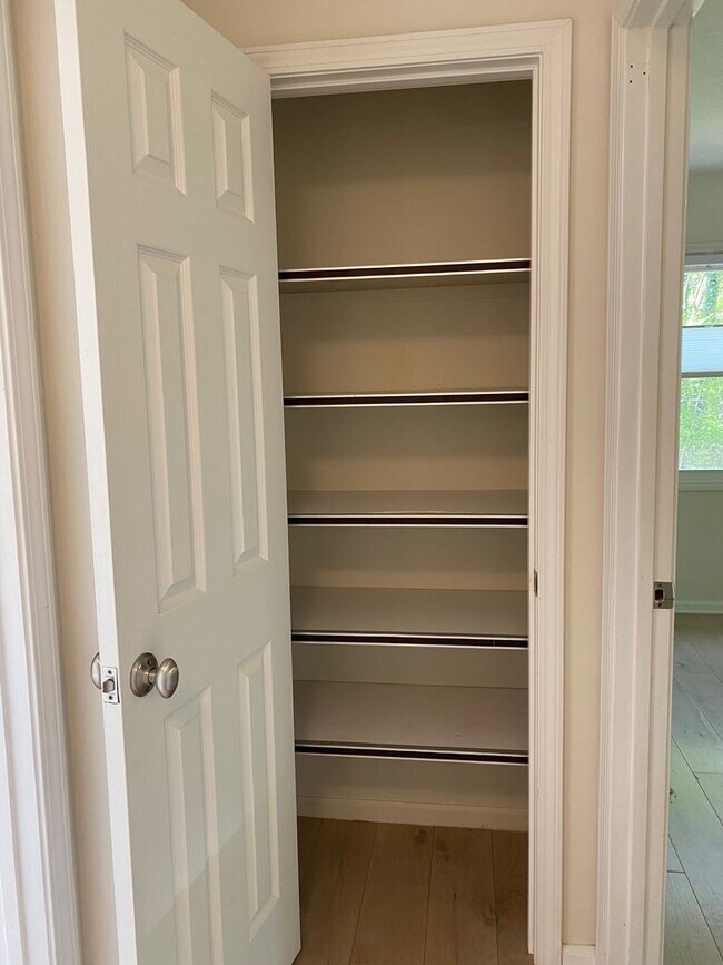 Building Photo - East AVL - Mid Century Modern Beauty in Botany Woods!