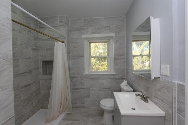 Building Photo - 12 George St