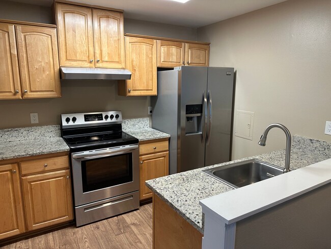 Building Photo - Beautiful and  Remodeled 2 Bedroom 1 Bath ...