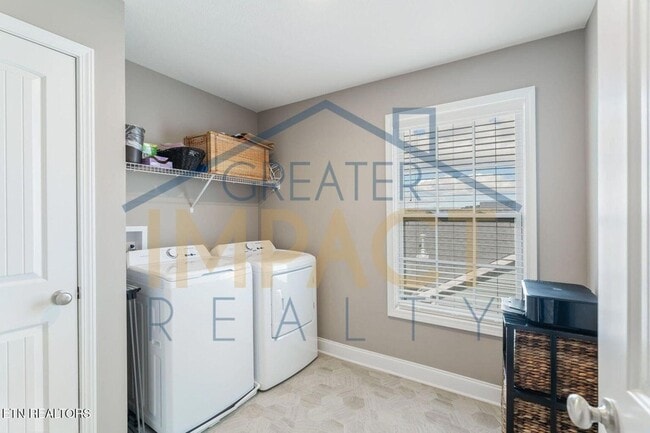 Building Photo - 129 Hackberry St