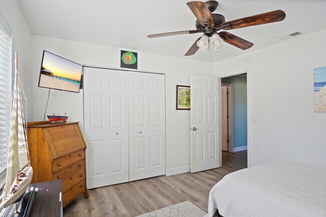 Building Photo - 9032 SE Sandridge Ave