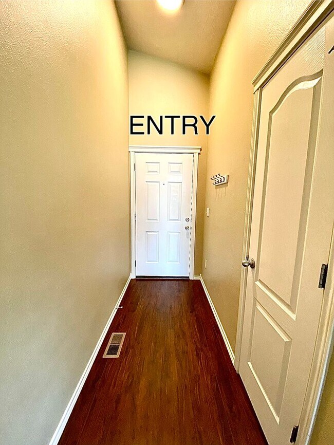 Building Photo - 3 bedroom 2 bath Walking Distance to Sage Valley Middle School