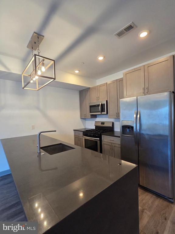 Building Photo - 413 W Berks St