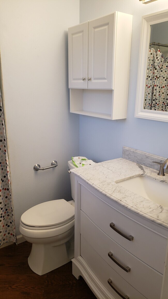 Building Photo - 913 Capulin Rd