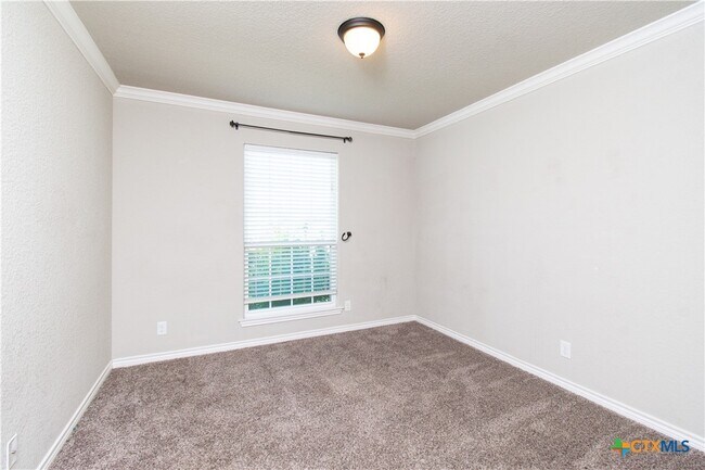 Building Photo - 2604 Hector Dr