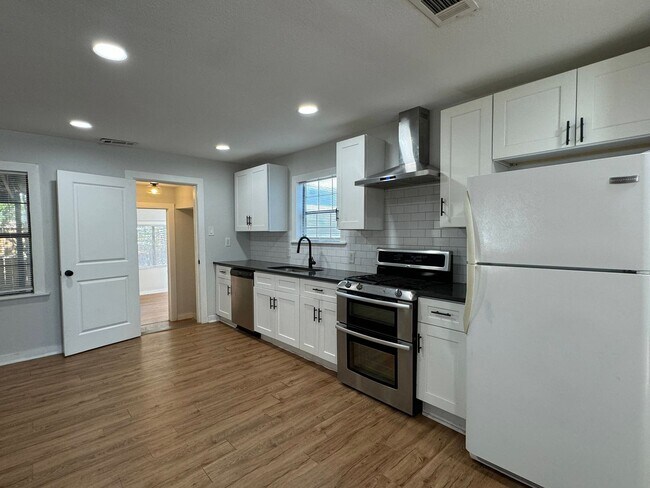 Building Photo - 5-Bedroom Home for Rent in Temple - *Save $255/Month!*