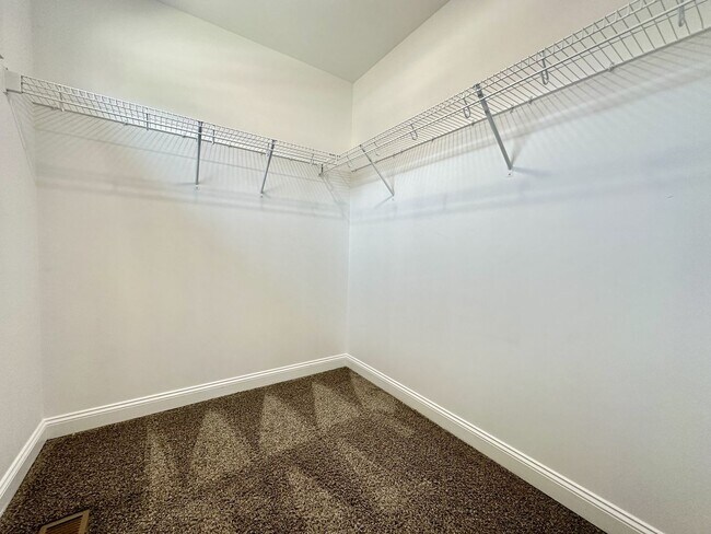 Building Photo - 1172 Meadowhill Ln