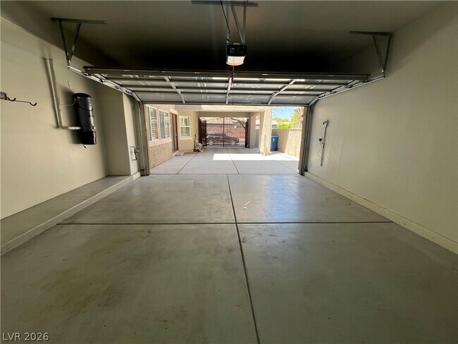 Building Photo - 9460 Glendora Valley St