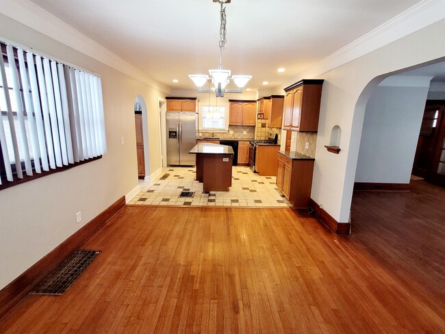 Building Photo - 255 Alger St SE