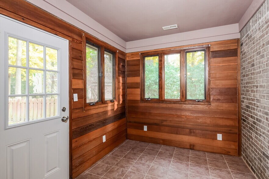 Building Photo - 7419 Cherryhill Dr