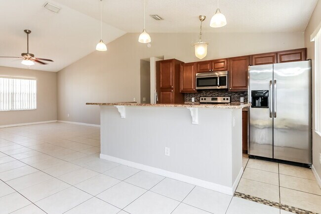 Building Photo - 1576 SW Pitts Ave