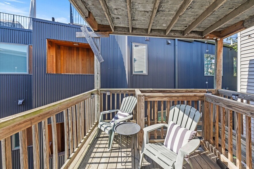 Building Photo - 132 Marginal St