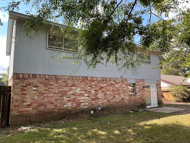 Building Photo - 3323 Brookdale Dr