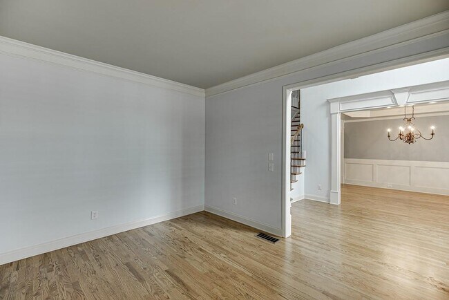 Building Photo - 4537 Grandview Pkwy