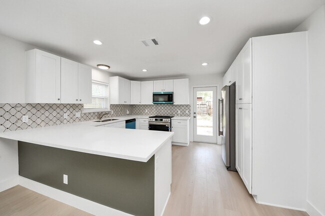 Building Photo - 3614 Almington Ln