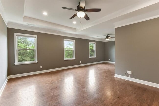 Building Photo - 2422 Norwood Dr SE
