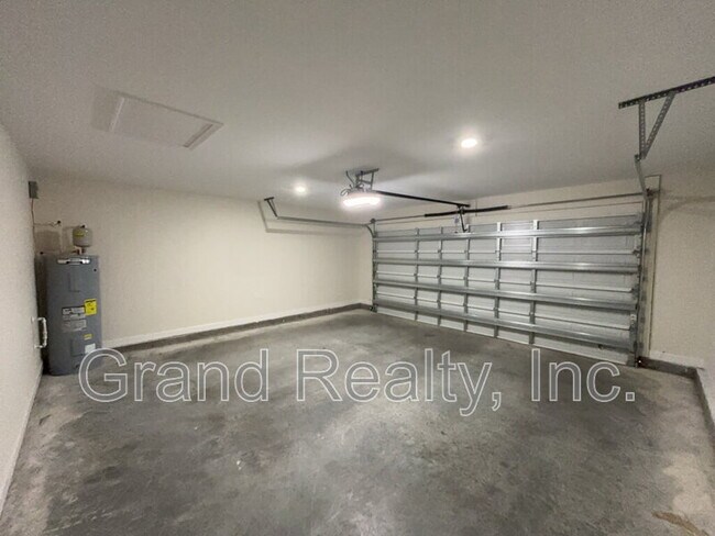 Building Photo - 4004 Roxies Ln
