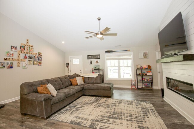 Building Photo - The perfect home! * *Coming up soon!!!!!**