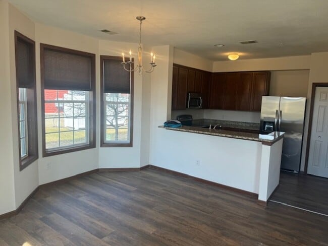 Building Photo - Spacious 3Br/2.5Ba TH w/2 CG in Maple Grove!