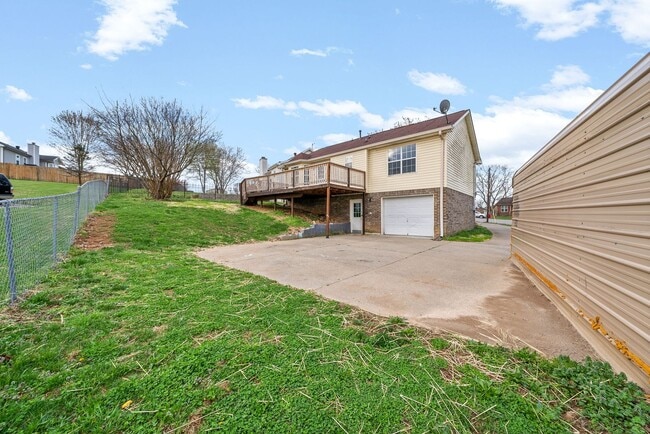 Building Photo - 3 Bed 2 Bath Home Near Post for Rent!