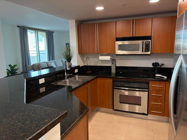 Building Photo - 610 Clematis St