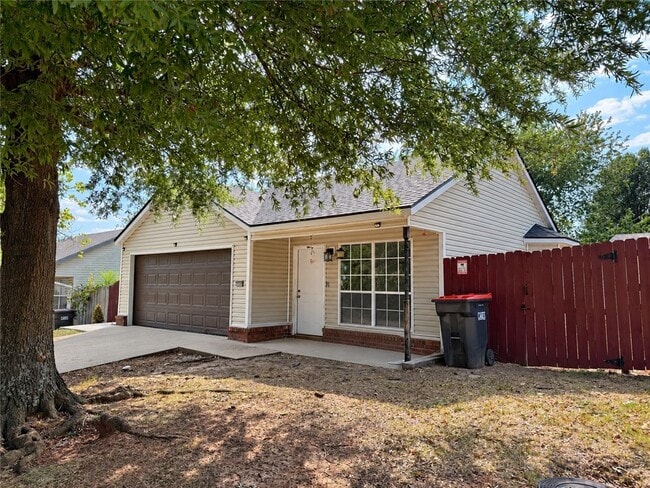 Building Photo - 2678 Brookside St