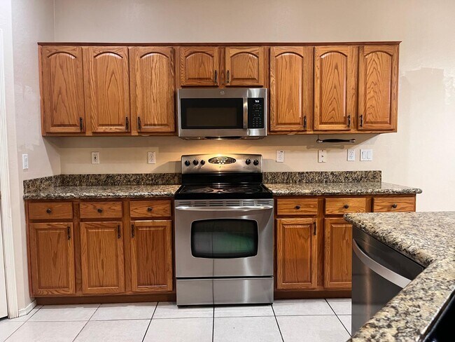 Building Photo - 3107 E Kingbird Pl