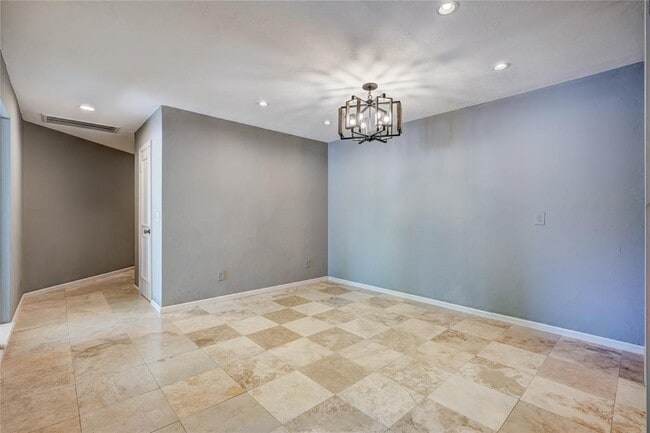 Building Photo - 6325 Glenbrook Ct