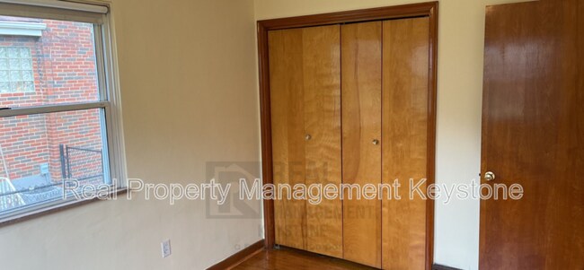 Building Photo - 910 9th St