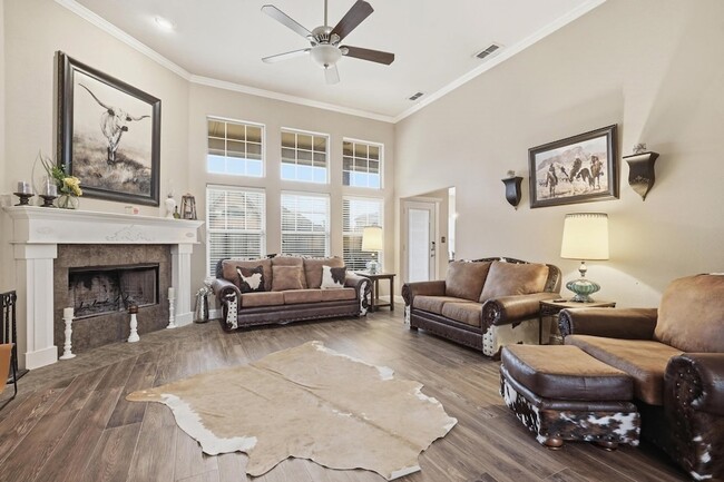 Building Photo - 4610 Sierra Sunset