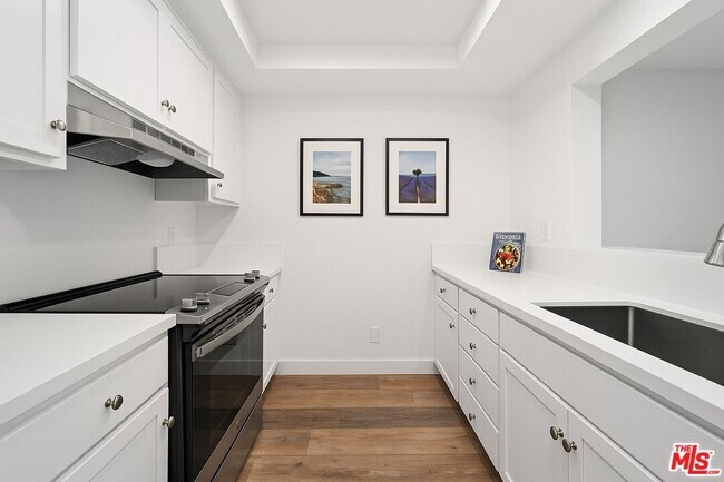 Building Photo - 501 Palisades Dr