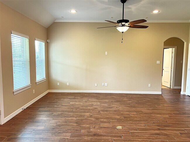 Building Photo - 9723 Highland Pointe Dr