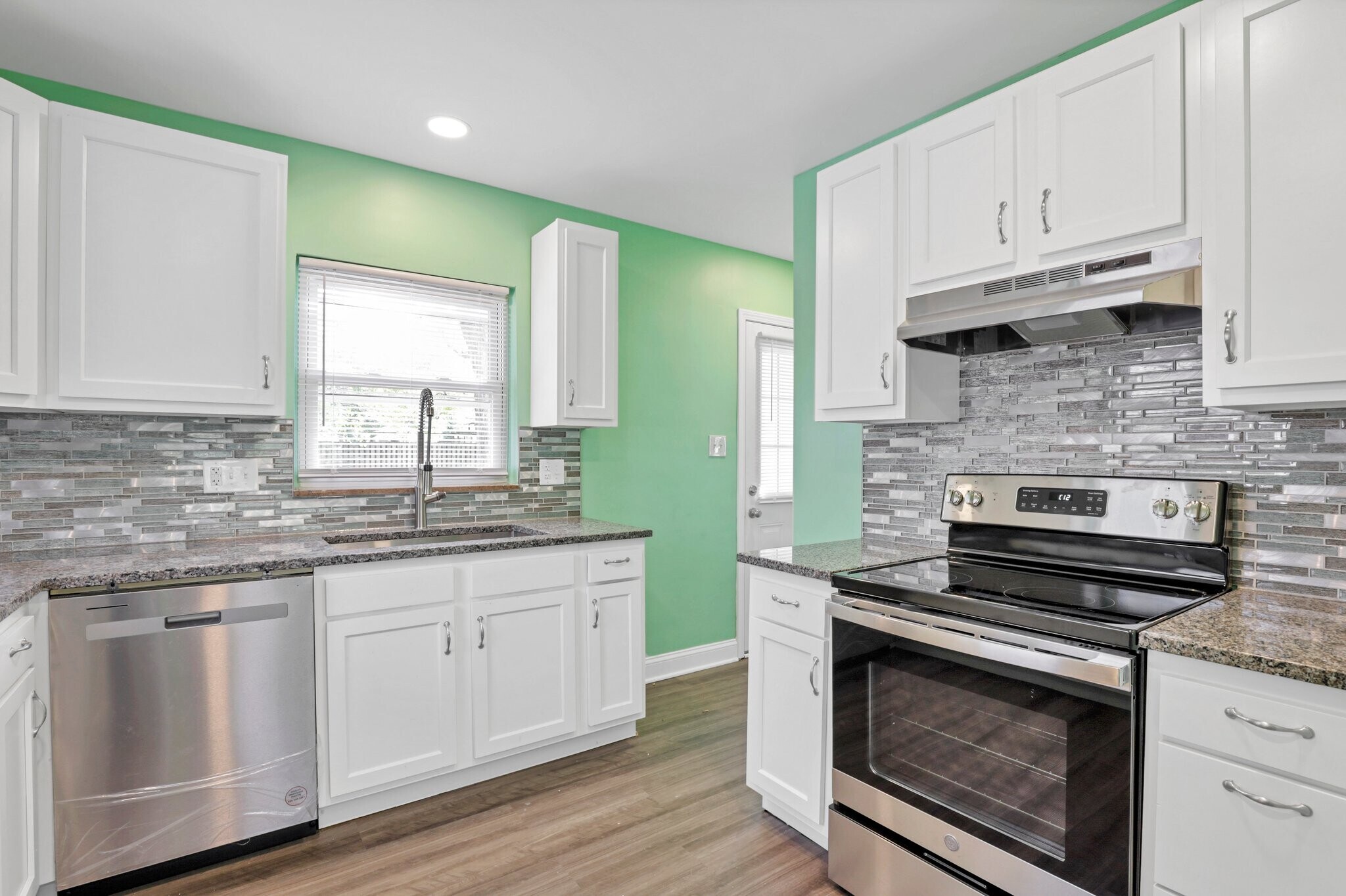 Building Photo - 2805 Parkland Pl