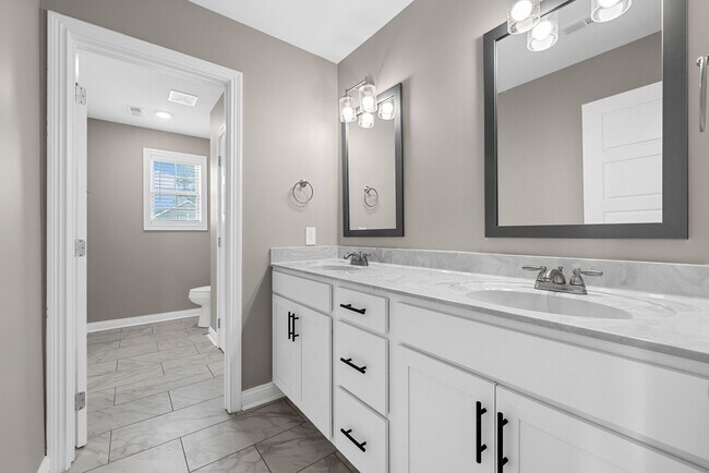 Building Photo - 1398 Citadel Dr