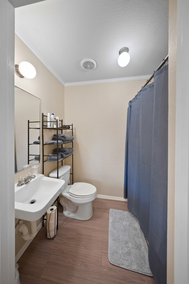 Building Photo - 4-Plex