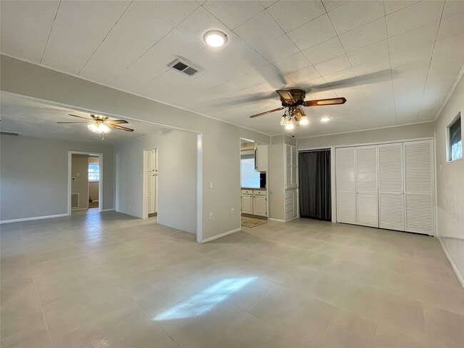 Building Photo - 1112 Southampton Dr