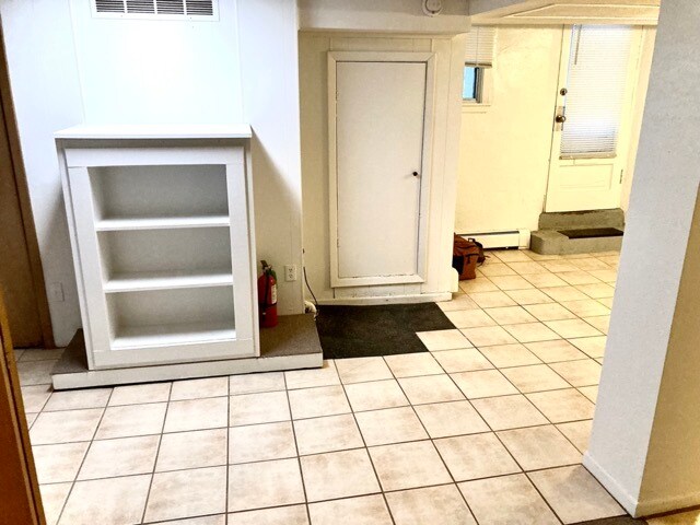 Building Photo - 313 S 21st Ave E