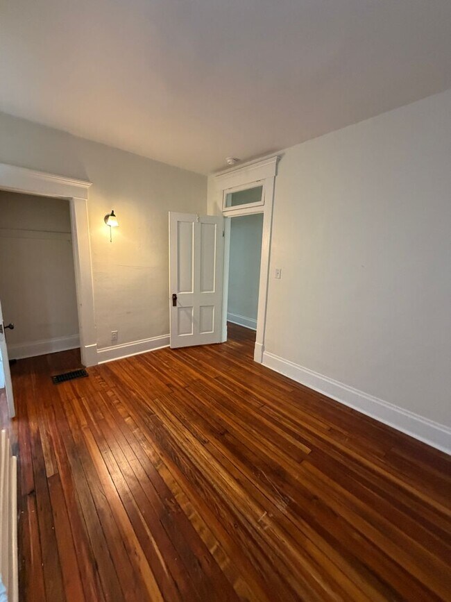 Building Photo - 297 Reinhard Ave