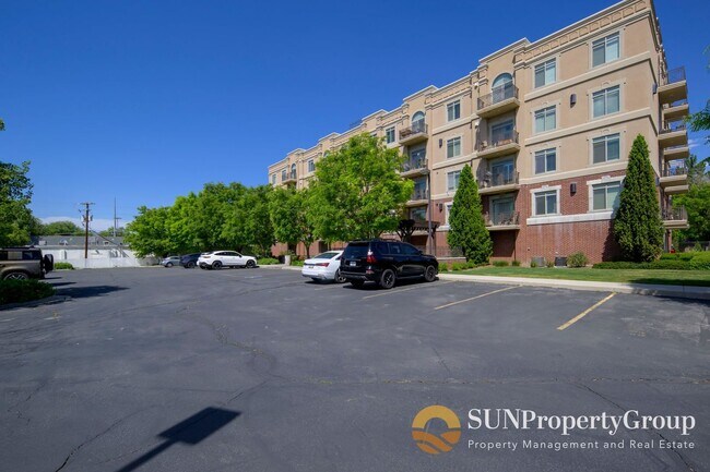 Building Photo - Freshly Updated Luxury Condo In Desirable Millcreek Terrace Community