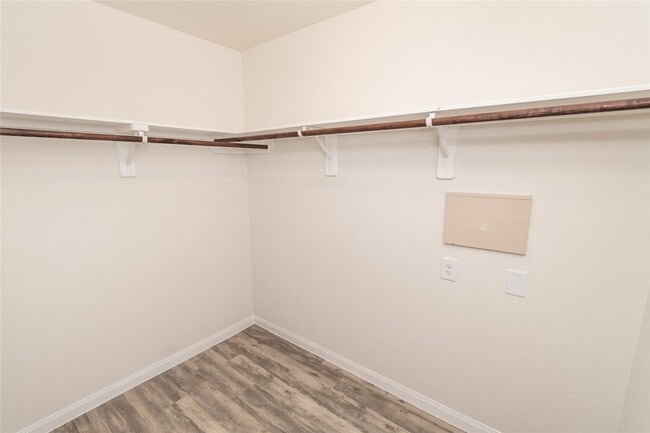 Building Photo - 9603 Schouten Dr