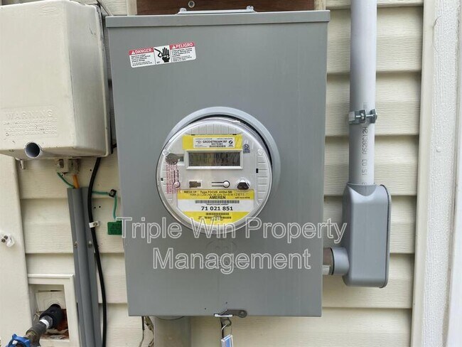 Building Photo - 411 Far Hill Dr