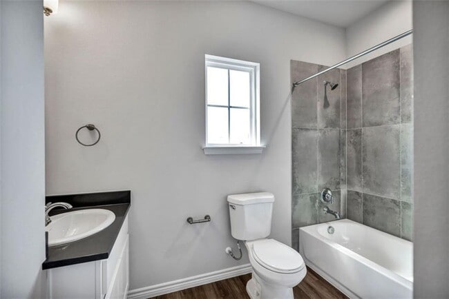 Building Photo - 207 Peruna Dr