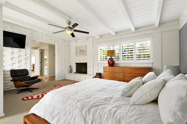 Building Photo - 261 Cordoba Way